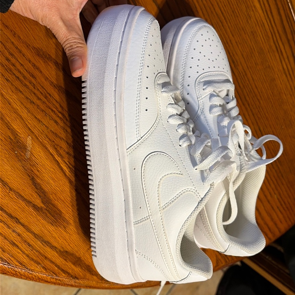 WOMEN'S NIKE COURT VISION ALTA LEATHER PLATFORM SNEAKERS SIZE 9